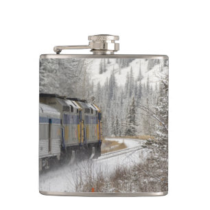 Kanada, Alberta. VIA Rail-Schneezug zwischen Flachmann