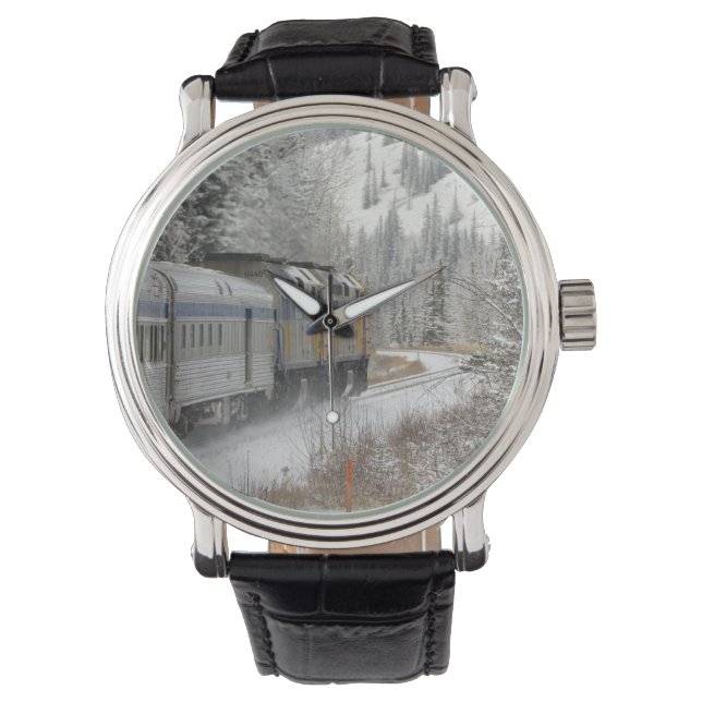 Kanada, Alberta. VIA Rail Snow Train zwischen Armbanduhr (Vorderseite)