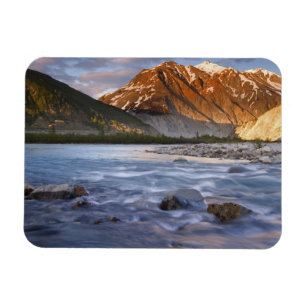 Kanada, British Columbia, Alsek River Valley. 2 Magnet