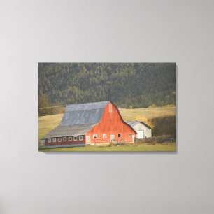 KANADA, British Columbia, Enderby. Rote Scheune / Leinwanddruck