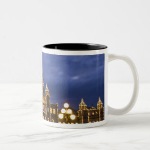 KANADA, British Columbia, Victoria. Abend, Zweifarbige Tasse