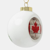 Kanada-Flagge auf altem hölzernem Korn Keramik Kugel-Ornament (Links)