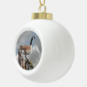 KANADA-GANS AUF EINEM BAUMSTUMPF KERAMIK Kugel-Ornament (Rechts)
