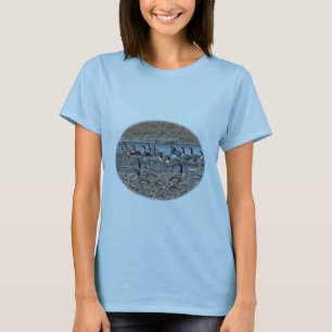 Kanada Gänse auf grünem Lane-Reservoir T-Shirt