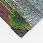 Kanada-Gänse, die auf dem Teich landen Fleecedecke (Ecke)