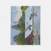 Kanada-Gänse, die auf dem Teich landen Fleecedecke (Vorderseite)