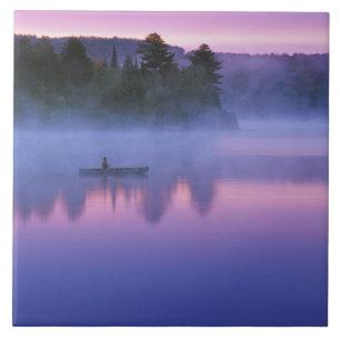 Kanada, Ontario, Algonguin Park, Kanute auf Fliese