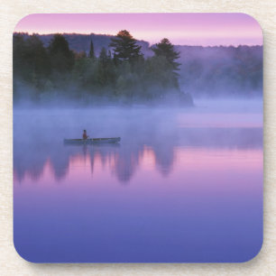 Kanada, Ontario, Algonguin Park, Kanute auf Getränkeuntersetzer