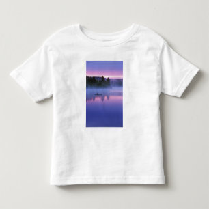 Kanada, Ontario, Algonguin Park, Kanute auf Kleinkind T-shirt