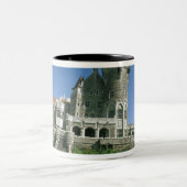 Kanada, Ontario, Toronto. Historisches Casa Loma Zweifarbige Tasse (Mittel)