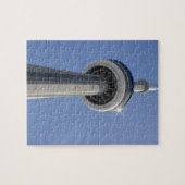 Kanada, Ontario, Toronto. Top of CN Tower mit Puzzle (Horizontal)