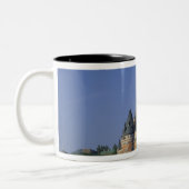 Kanada, Quebec City. Chateau Frontenac. Zweifarbige Tasse (Links)