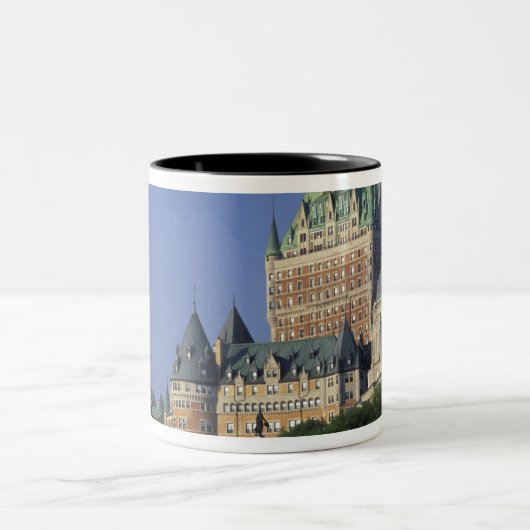 Kanada, Quebec City.  Chateau Frontenac. Zweifarbige Tasse (Mittel)