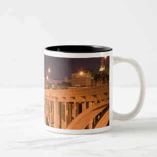 Kanada, Saskatchewan, Saskatoon: Broadway Zweifarbige Tasse