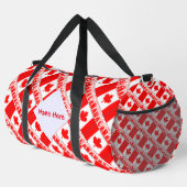 Kanada und Kanadische Flagge geteerte Rote Persona Duffle Bag (Rechte Ecke)