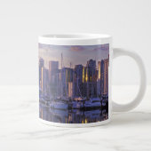 Kanada, Vancouver, British Columbia.Vancouver Jumbo-Tasse (Rechts)