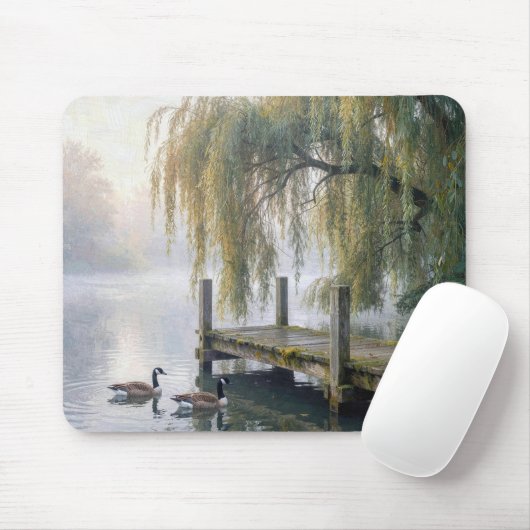 Kanadagänse auf einem nebligen See Mousepad (Mit Mouse)