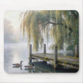 Kanadagänse auf einem nebligen See Mousepad (Vorne)