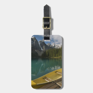 Kanadier am Steg neben dem Moraine Lake, Banff Gepäckanhänger