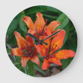 Kanadische Blumenfotografie, Orange Day Lily Große Wanduhr (Vorderseite)