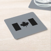 Kanadische Flagge im Schwarzen Dekor Rechteckiger Pappuntersetzer (angewinkelt)