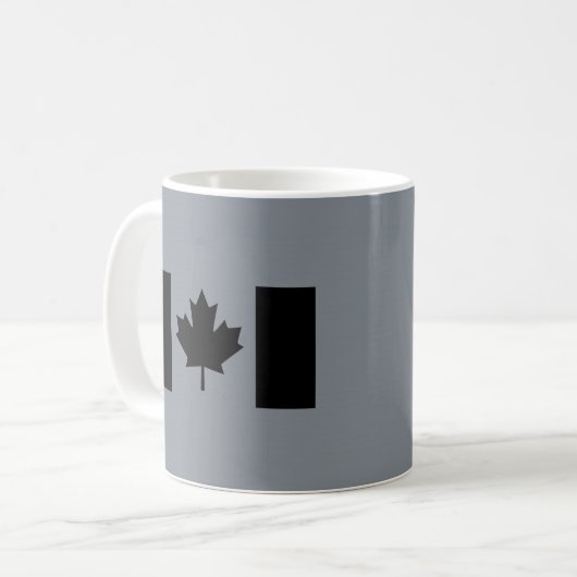 Kanadische Flagge im Schwarzen Design Kaffeetasse (Vorderseite Links)