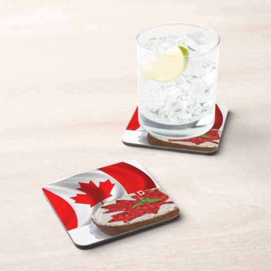 Kanadische Flagge mit Cherry Maple Leaf Cake Getränkeuntersetzer (Rechte Seite)