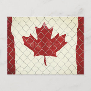 Kanadische Flagge. Zaun der Kettenverbindung Rusti Postkarte