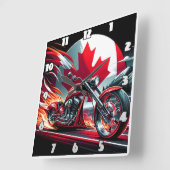 Kanadische Motorradfahrer mit feuertem Hintergrund Quadratische Wanduhr (Winkel)