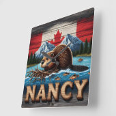 Kanadischer Biber baut Nest in der Nähe des Bergse Quadratische Wanduhr (Winkel)