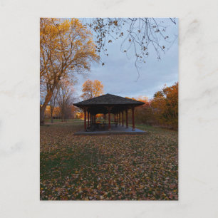 Kanadischer Herbst und eine Pagode Postkarte