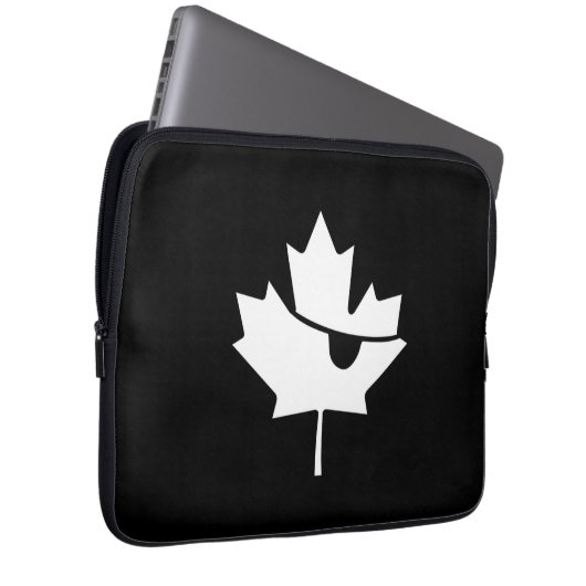 Kanadischer Piraten-Schwarzweiss-Ahornblatt Laptopschutzhülle (Vorne Rechts)