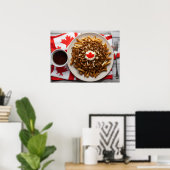 Kanadisches Poutine mit Tasse Kaffee Poster (Heimbüro)