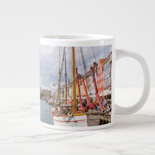 Kanal mit Booten Kopenhagen Jumbo-Tasse