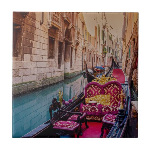 Kanal mit traditioneller Gondel in Venedig, Italie Fliese (Vorderseite)