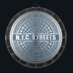 Kanaldeckel NYC Dartscheibe<br><div class="desc">NYC Straßen-Kanaldeckelt-shirts, Geschenke und Zusätze, durch Imagine das geholt Ihnen! Der Entwurf, der im Herzen von Manhattan gelegen ist, kennzeichnen unseren ursprünglichen Entwurf eines frühen New- YorkKanaldeckels mit den Wörtern in der Mitte, N.Y.C. Streets. Dieser coole Vintage Entwurf macht ein perfektes Geschenk für gebürtige New Yorker, NY Touristen, große Stadtliebhaber...</div>