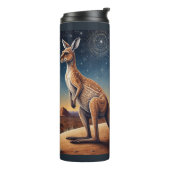 Kangaroo-Szene mit australischem Aborigine-Thema Thermosbecher (Nach links gedreht)