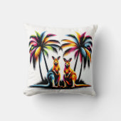 Kängurus unter Palmen in Australien Kissen (Vorderseite)
