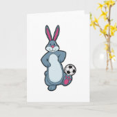Kaninchen als Fußballspieler mit Fußball Karte (Gelbe Blume)