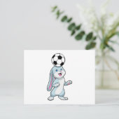 Kaninchen als Fußballspieler mit Fußball Postkarte (Stehend Vorderseite)