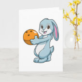 Kaninchen beim Bowling mit Bowlingkugel Karte (Gelbe Blume)