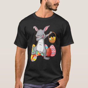 Kaninchen, die mit Ostereiern kochen T-Shirt