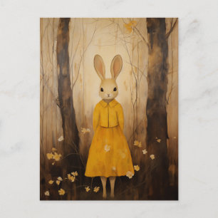 Kaninchen in einem gelben Kleid im Wald Postkarte