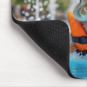 Kaninchen in einem Stadtbrunnen Mousepad (Ecke)