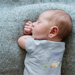 Kaninchen mit Karotten-Cartoon-Zeichnung Baby Strampler