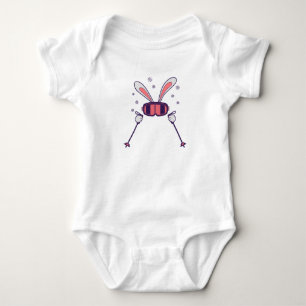 Kaninchen mit Skistöcken und Skibrille Baby Strampler