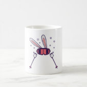 Kaninchen mit Skistöcken und Skibrille Kaffeetasse (Mittel)