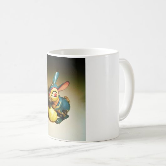Kaninchen Spielzeug und Ostergelbe Ei Kaffeetasse (VorderseiteRechts)