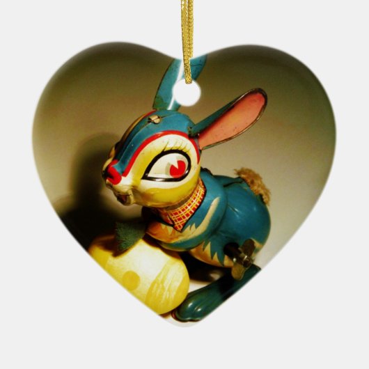 Kaninchen Spielzeug und Ostergelbe Ei Keramikornament (Vorne)