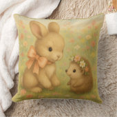 Kaninchen und Igel im Blumenkranz, Aquarellfarbe Kissen (Decke)